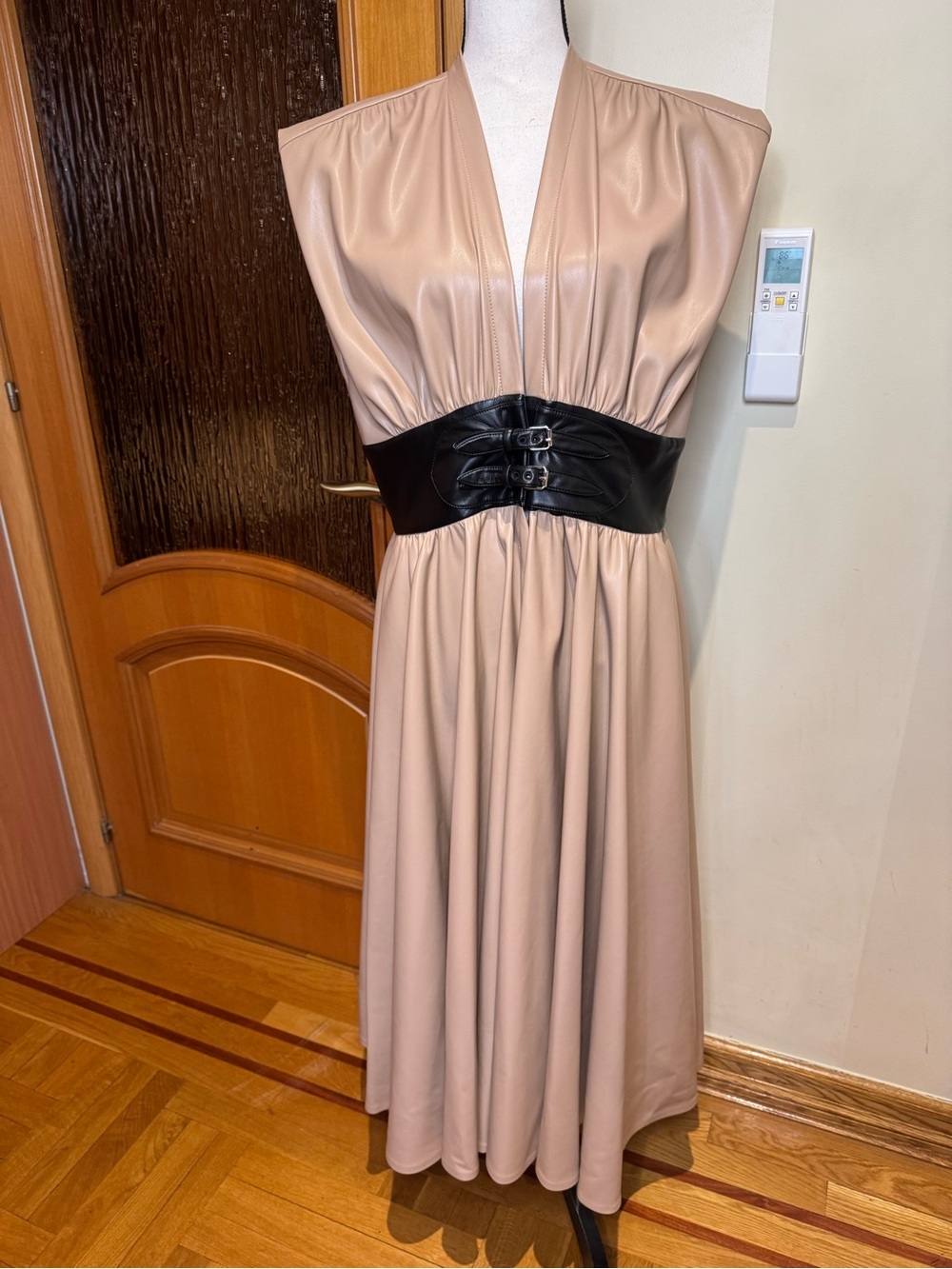 Alexis Viktoria Vegan
Leather Midi Dress Sz XL - Picture 4 of 16